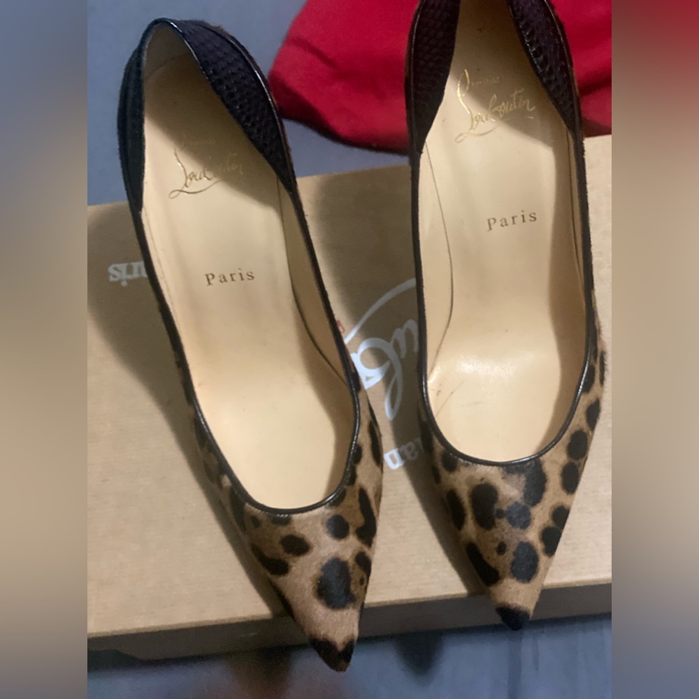 Leopard print CL pumps